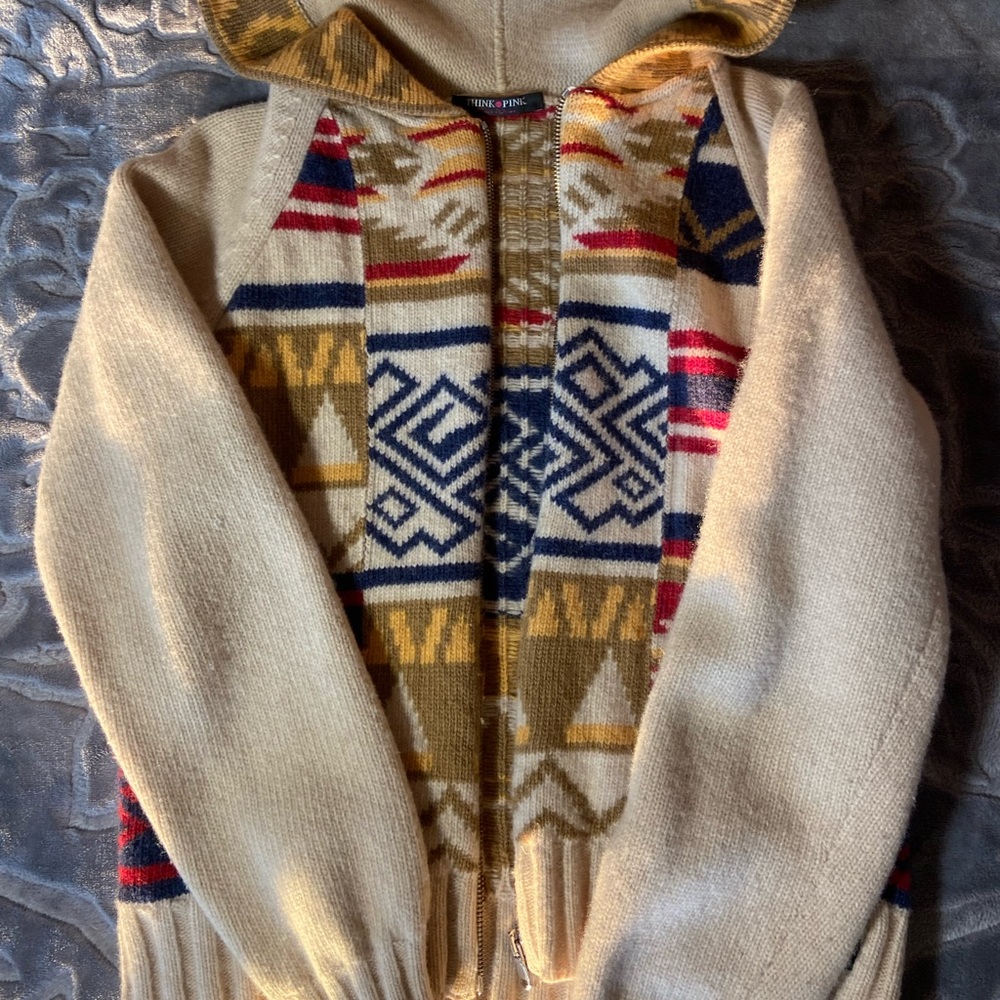 patterned warm sweater!